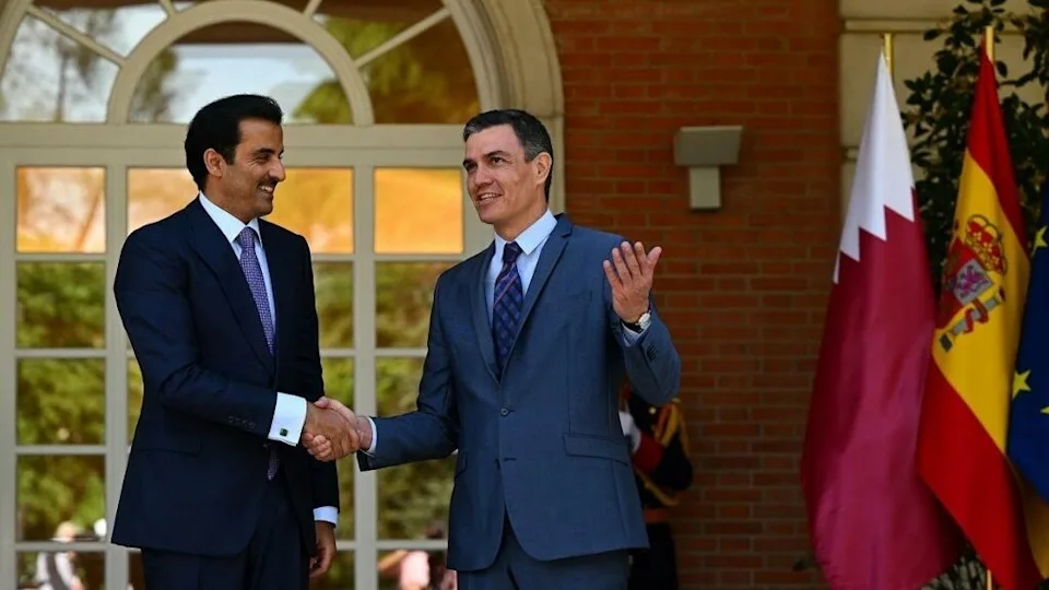 España: el Emir de Qatar, de visita oficial, causa polémica