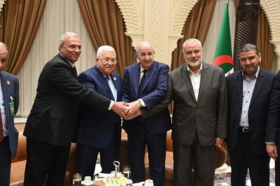 Abbas et Haniyeh se serrent la main en Algérie