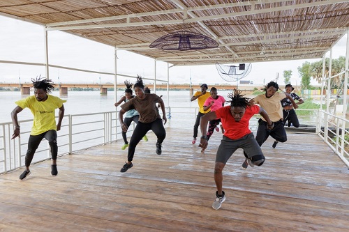 Danser sur l’eau au Mali: un rêve de « fous » devenu réalité