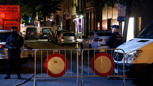 Deux policiers poignardés par un homme qui criait « Allah akbar »